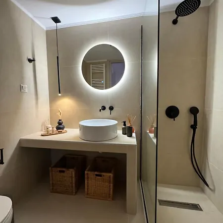 Aspasia With Private Jacuzzi - Oasis